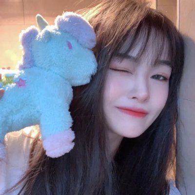 照片中的女孩